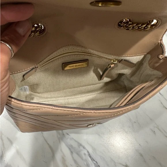 Tory Burch Quilted Tan Shoulder Bag - Picture 3 of 15